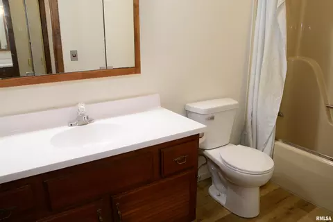 Bath - 313 Evergreen Dr, Macomb, IL 61455 photo 2 of 3