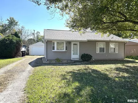 2225 Knollaire Dr, Washington, IL 61571