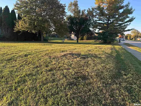 1061 Tyler St, Morton, IL 61550 photo 2