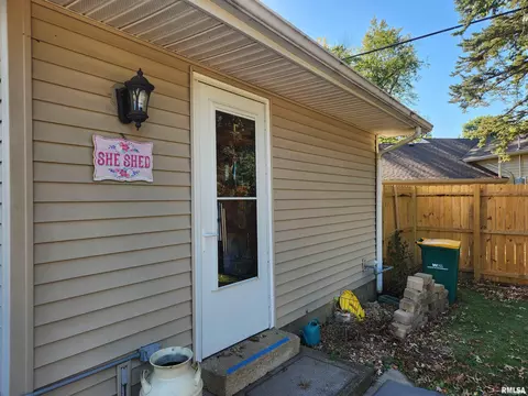 Exterior - 1106 Bobby Ave, Macomb, IL 61455 photo 7 of 10
