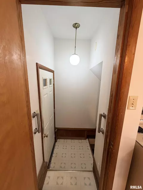 Entry Way - 107 Williams St, Anna, IL 62906 photo 2 of 4
