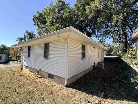 Exterior - 107 Williams St, Anna, IL 62906 photo 5 of 6