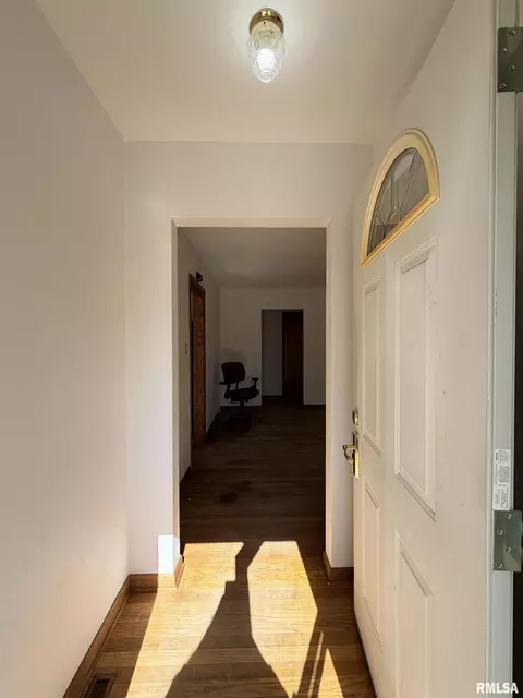 Entry Way - 107 Williams St, Anna, IL 62906 photo 4 of 4