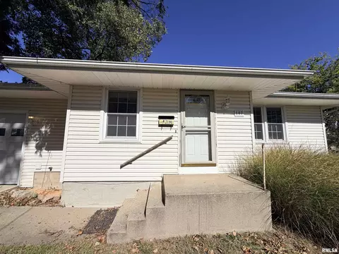 Exterior - 107 Williams St, Anna, IL 62906 photo 2 of 6