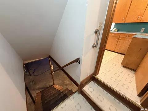 Entry Way - 107 Williams St, Anna, IL 62906 photo 3 of 4