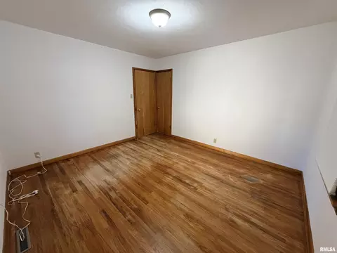 Bedroom - 107 Williams St, Anna, IL 62906 photo 4 of 4