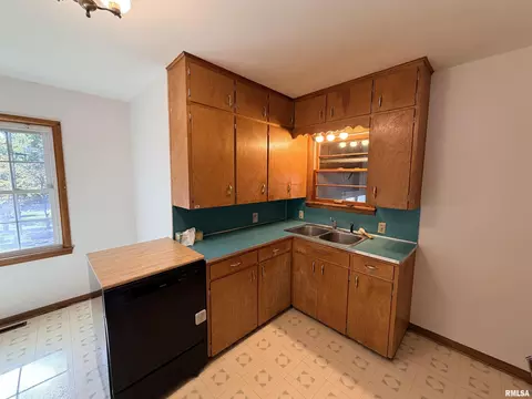 Kitchen - 107 Williams St, Anna, IL 62906 photo 2 of 3