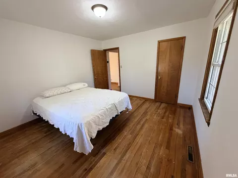 Bedroom - 107 Williams St, Anna, IL 62906 photo 2 of 4