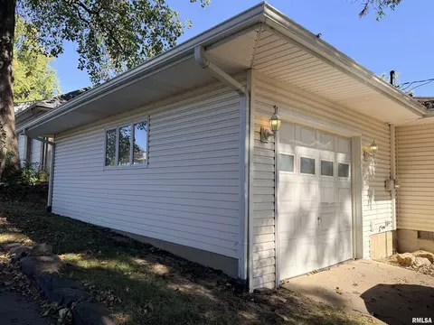 Exterior - 107 Williams St, Anna, IL 62906 photo 3 of 6