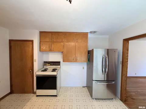 Kitchen - 107 Williams St, Anna, IL 62906 photo 3 of 3