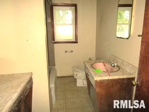 Bath - 1506 S Low St, Bloomington, IL 61701 photo 1 of 1