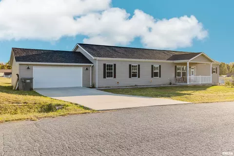 5673 Arctic Fox Dr, Carterville, IL 62918