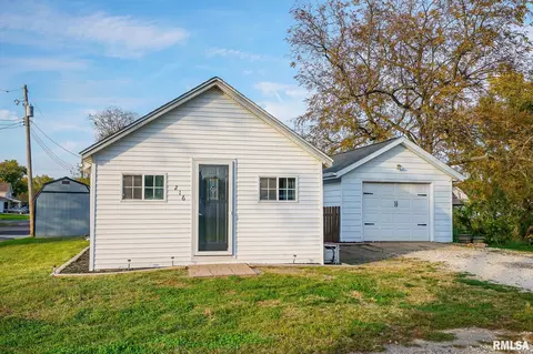 216 W 2nd St, Glasford, IL 61533