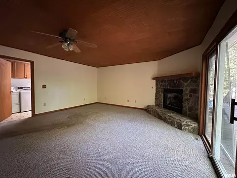 Living - 401 Jennings Rd, Hurst, IL 62949 photo 3 of 3