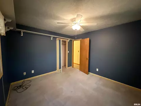 Bedroom - 401 Jennings Rd, Hurst, IL 62949 photo 4 of 8