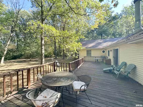 Exterior - 401 Jennings Rd, Hurst, IL 62949 photo 3 of 8