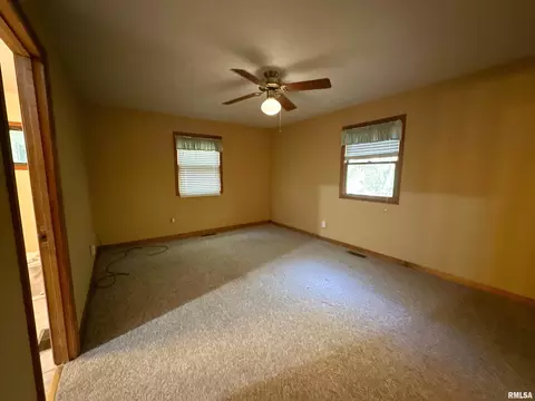 Bedroom - 401 Jennings Rd, Hurst, IL 62949 photo 2 of 8