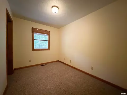 Bedroom - 401 Jennings Rd, Hurst, IL 62949 photo 7 of 8