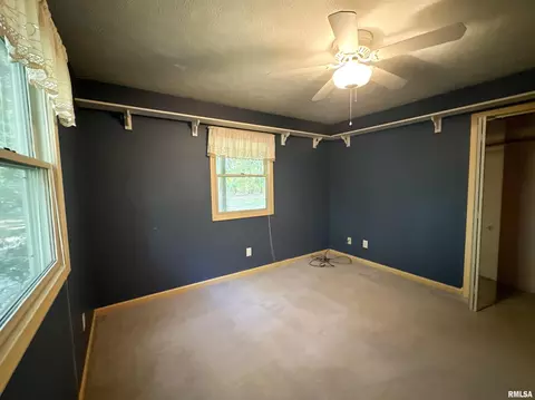 Bedroom - 401 Jennings Rd, Hurst, IL 62949 photo 5 of 8