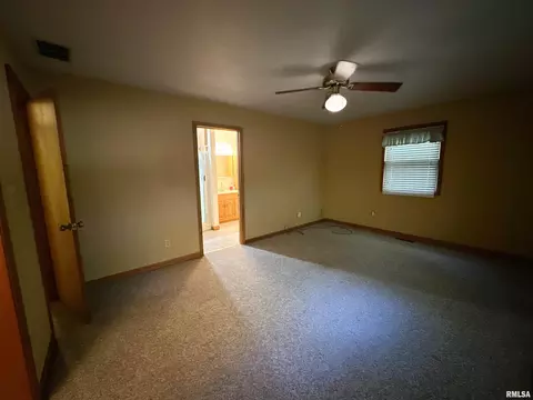 Bedroom - 401 Jennings Rd, Hurst, IL 62949 photo 1 of 8