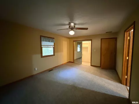 Bedroom - 401 Jennings Rd, Hurst, IL 62949 photo 3 of 8