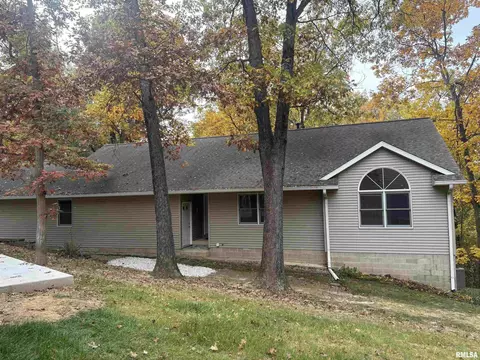 333 Brandy Dr, Mackinaw, IL 61755
