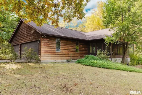 1043 Wargo Ln, Marion, IL 62959
