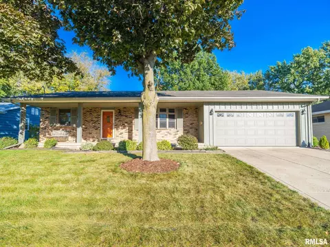 226 Cypress St, Pekin, IL 61554
