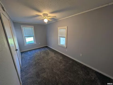 Bedroom - 1028 E Oak St, Macomb, IL 61455 photo 4 of 5