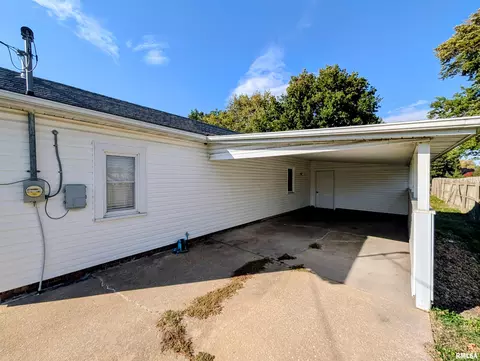 Other - 1028 E Oak St, Macomb, IL 61455 photo 2 of 8