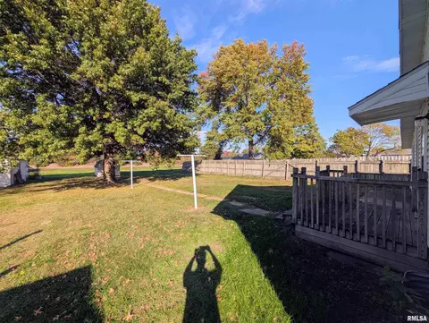 Exterior - 1028 E Oak St, Macomb, IL 61455 photo 2 of 4