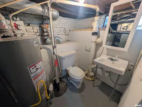 Bath - 1028 E Oak St, Macomb, IL 61455 photo 3 of 3