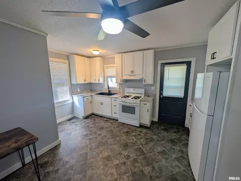 Other - 1028 E Oak St, Macomb, IL 61455 photo 5 of 8