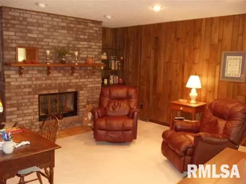 3748 53rd St, Moline, IL 61265 photo 7