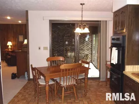3748 53rd St, Moline, IL 61265 photo 6