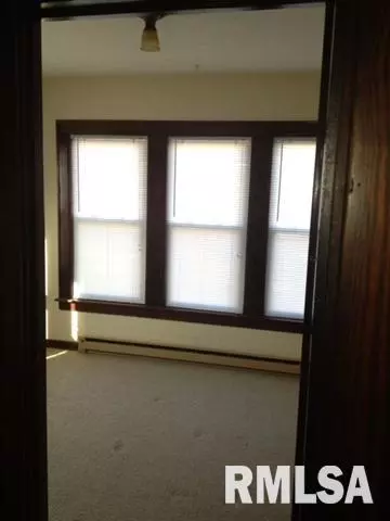 209 E 10th St, Dewitt, IA 52742 photo 8