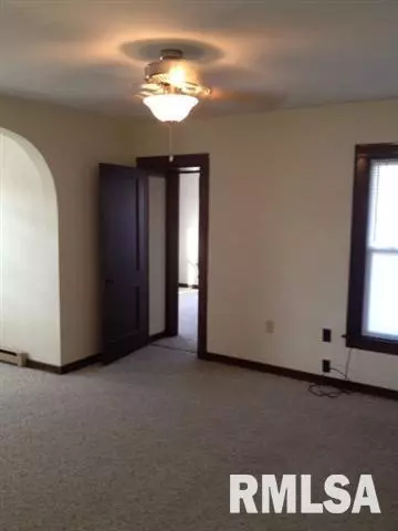 209 E 10th St, Dewitt, IA 52742 photo 9