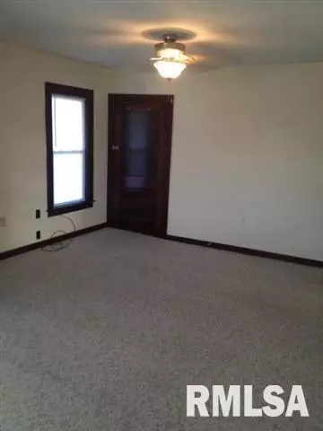 209 E 10th St, Dewitt, IA 52742 photo 6