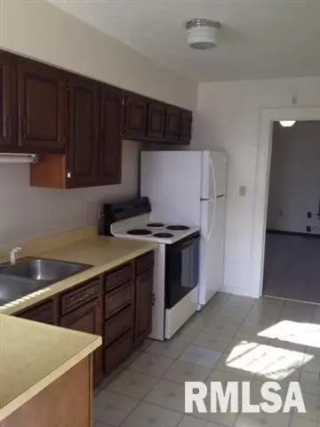 209 E 10th St, Dewitt, IA 52742 photo 3
