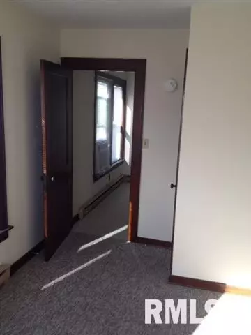 209 E 10th St, Dewitt, IA 52742 photo 10
