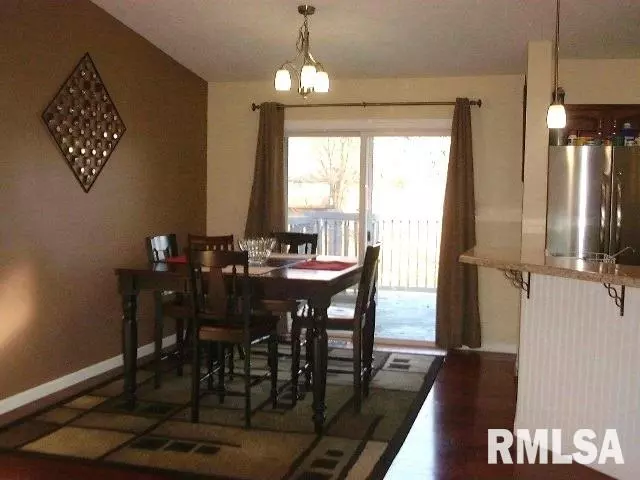  304 Crest St, Eldridge, IA 52748 photo 5