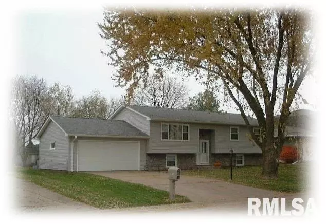  304 Crest St, Eldridge, IA 52748 photo 1
