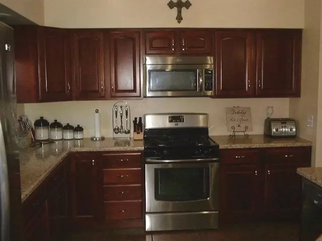  304 Crest St, Eldridge, IA 52748 photo 11