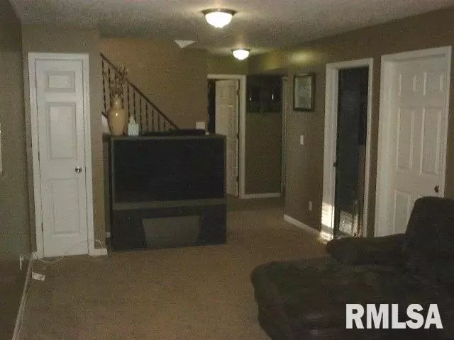  304 Crest St, Eldridge, IA 52748 photo 15
