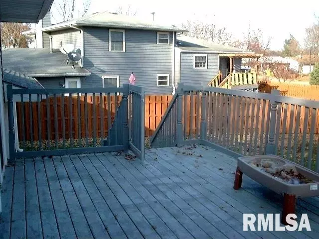  304 Crest St, Eldridge, IA 52748 photo 18