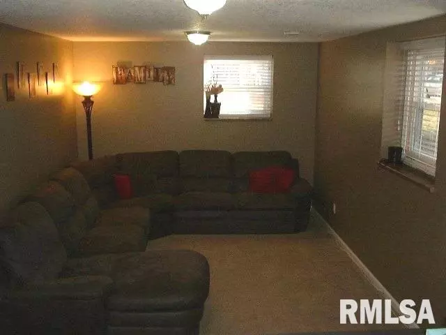  304 Crest St, Eldridge, IA 52748 photo 14