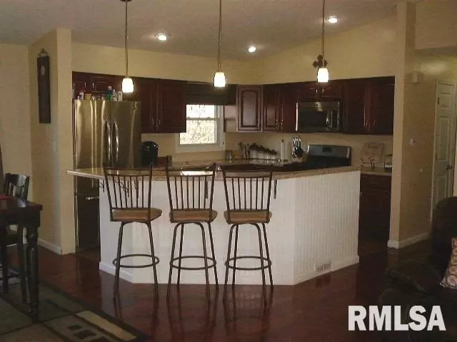  304 Crest St, Eldridge, IA 52748 photo 13