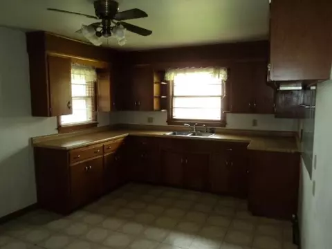 309 311 W Main St, Atkinson, IL 61235 photo 8