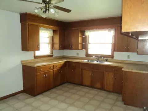 309 311 W Main St, Atkinson, IL 61235 photo 7