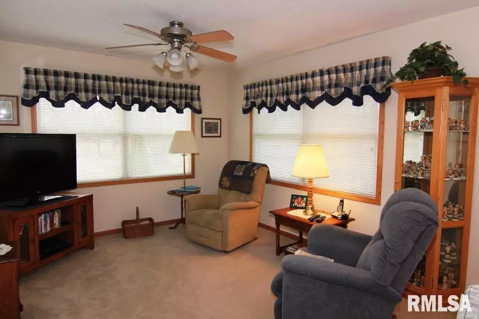  418 Celeste Cir, Blue Grass, IA 52726 photo 7